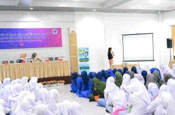 Kegiatan Sosialisasi Kesehatan Reproduksi Remaja di Sekolah Al Huda