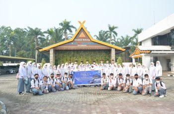 Field Trip SMA Al Huda Pekanbaru Kelas XII B dan XII C ke Indofood